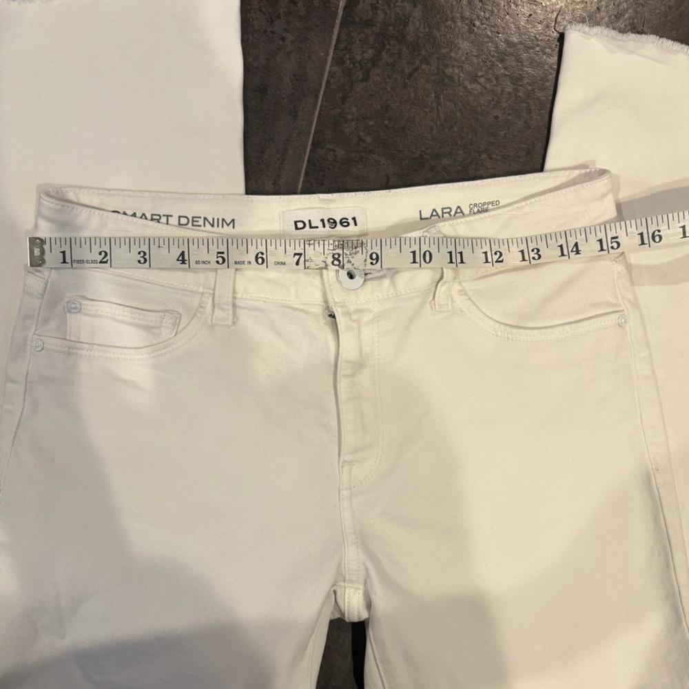 DL1961 Lara Cropped Flare White Jeans size 29 Denim Raw Hem Spring Summer - Picture 10 of 12